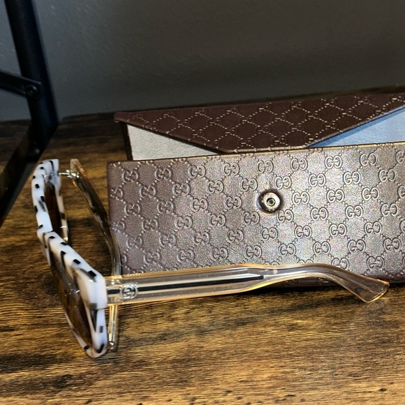 Authentic Gucci Sunglasses with case - Picture 12 of 14